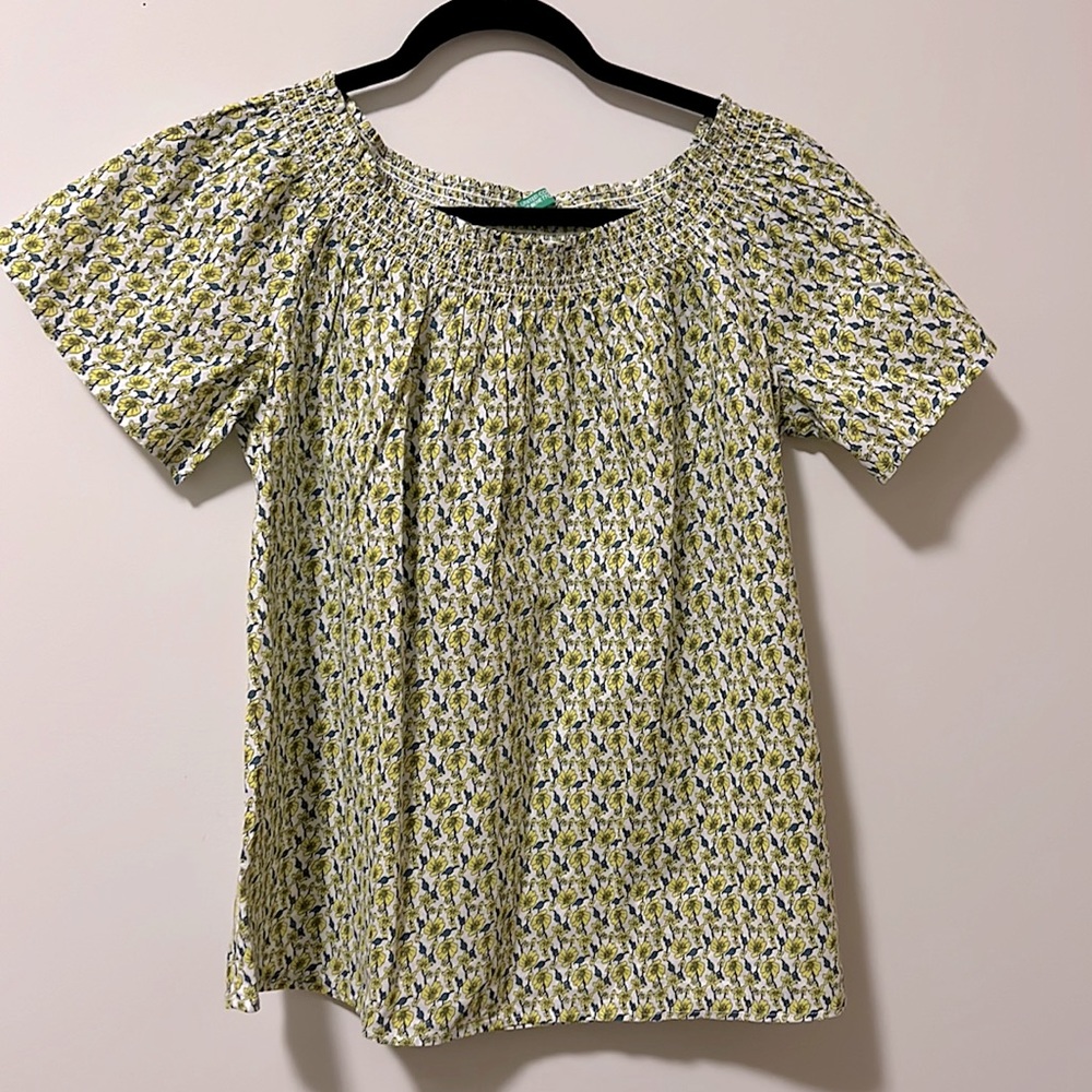 United Color’s of Benetton off shoulder floral top XS-S